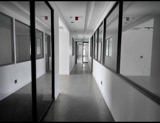 2,590M² OFFICE TO LET IN BRYANSTON